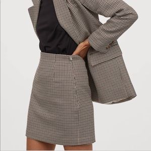 Cream houndstooth-pattern H&M skirt